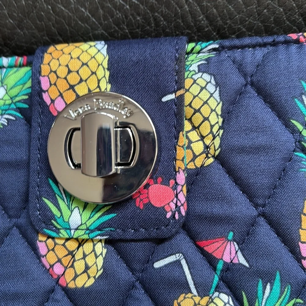 Vera Bradley toucan party RFID Turnlock wallet - Picture 4 of 10